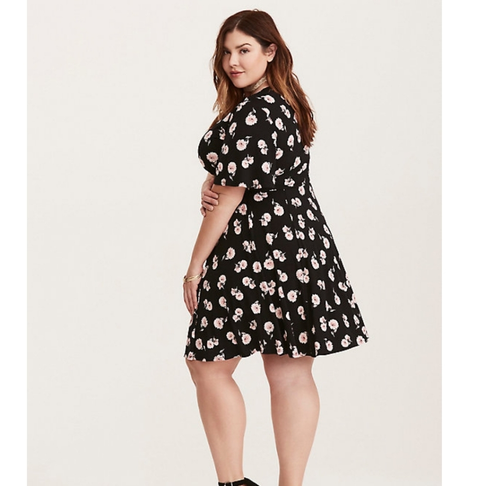 - Torrid v-neck floral flowy wavy midi sundr…